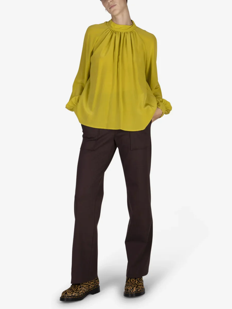 Pantaloni con maxi tasche - immagine 3