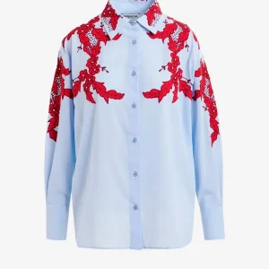 Camicia azzurra e bordeaux ricamata con fiori e strass