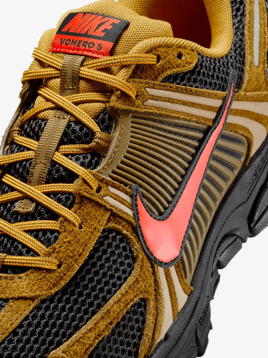 Zoom Vomero 5 Premium '0live Flak Picante Red' - immagine 4