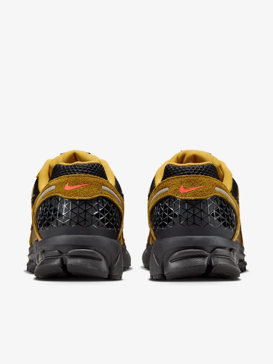 Zoom Vomero 5 Premium '0live Flak Picante Red' - immagine 6