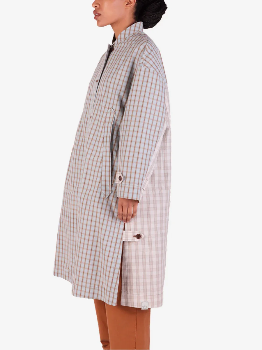 Trench a quadri con colletto - immagine 4