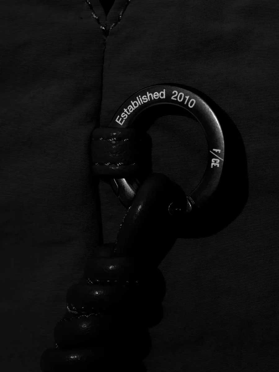 'Paper' Handle bag nera in nylon effetto wrinkled (5 l) - immagine 3