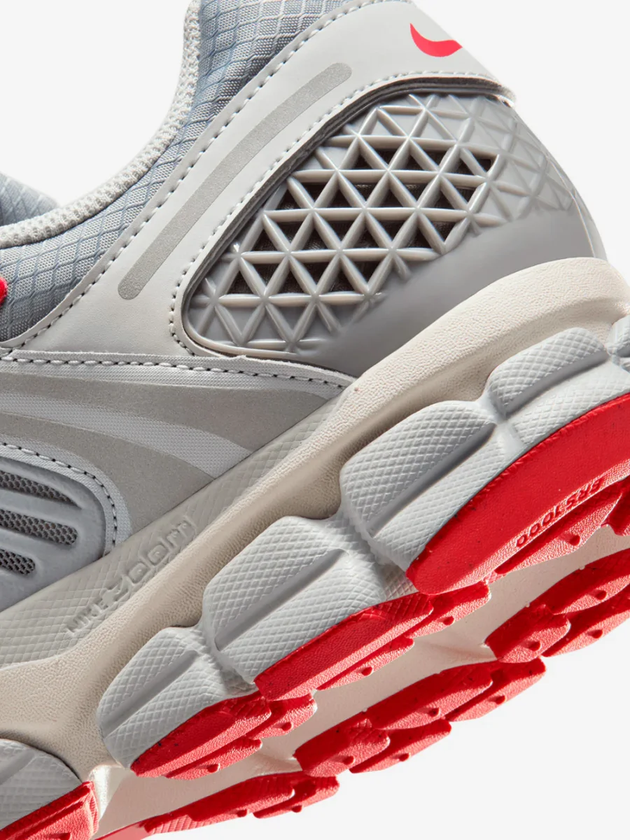 Zoom Vomero 5 SE 'Grey Fog Red' - immagine 5